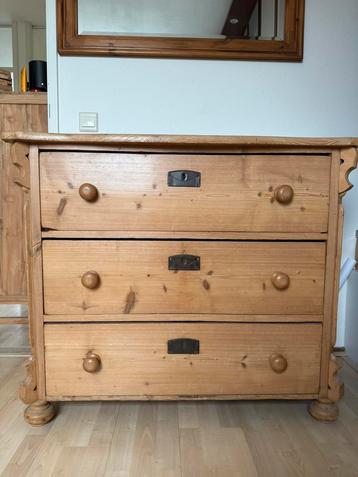 Geloogd grenen commode beschikbaar voor biedingen