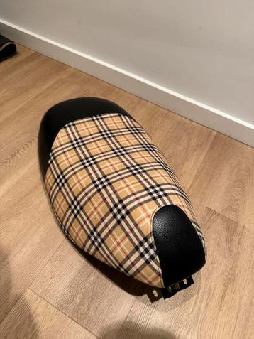 Piaggio Zip zadel Burberry beschikbaar voor biedingen