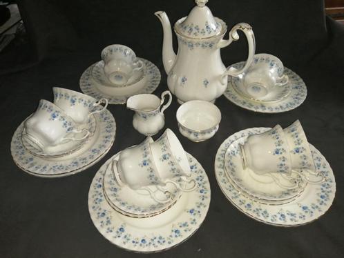 Royal Albert Memory Lane kopjes, borden, koffiekan, roomste, Huis en Inrichting, Keuken | Servies, Zo goed als nieuw, Compleet servies