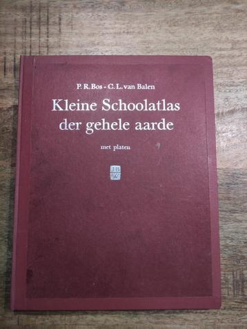 Kleine schoolatlas der gehele aarde beschikbaar voor biedingen