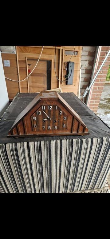 Oude klok beschikbaar voor biedingen