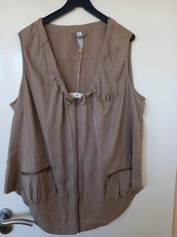 Gilet maat 52, donker beige, donker zandkleur, kort model,, Kleding | Dames, Grote Maten, Nieuw, Trui of Vest, Beige, Ophalen of Verzenden