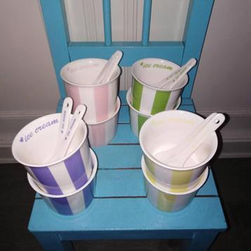 Ice cream schaaltjes met lepels gestreept 4 kleuren /Ernesto beschikbaar voor biedingen