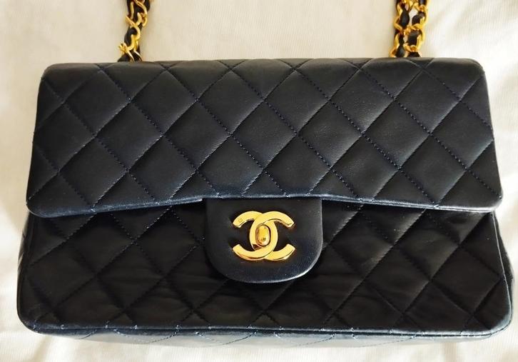 Chanel Vintage classic medium double flap bag, Sieraden, Tassen en Uiterlijk, Tassen | Damestassen, Nieuw, Handtas, Blauw, Ophalen