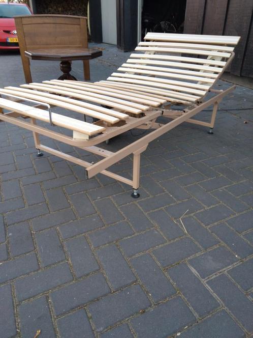 Te koop elektrische lattenbodem, bed., Huis en Inrichting, Slaapkamer | Matrassen en Bedbodems, Zo goed als nieuw, Bedbodem, 90 cm