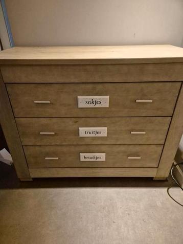 Commode voor kinderkamer beschikbaar voor biedingen