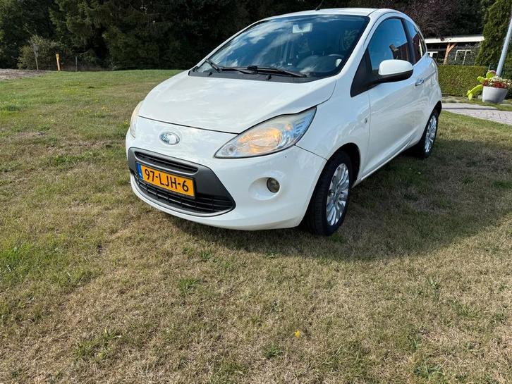Ford Ka 1.2 51KW Titanium uitvoering uit 2010 Wit, Auto's, Ford, Particulier, Ka, Benzine, B, Hatchback, Handgeschakeld, Origineel Nederlands