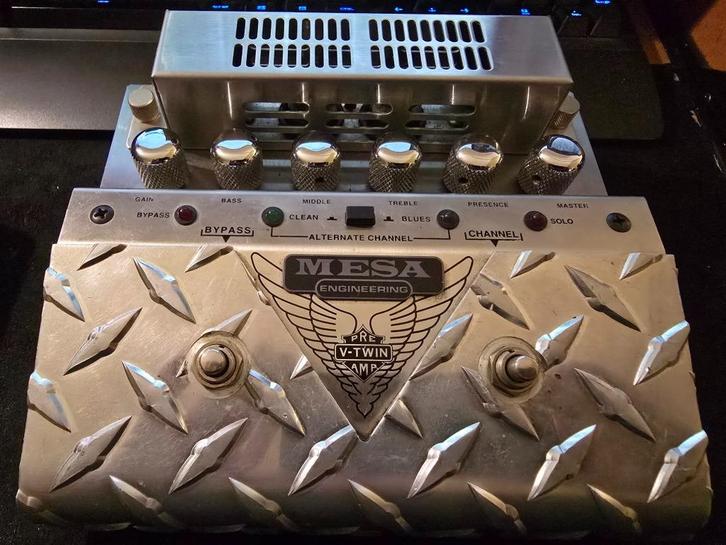 Mesa V-Twin Pre Amp, Muziek en Instrumenten, Effecten, Gebruikt, Distortion, Overdrive of Fuzz, Volume, Overige typen, Equalizer