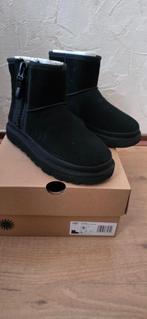 Te KOOP Ugg zwarte classic mini zipper tape logo MAAT 37 NEW, Kleding | Dames, Schoenen, UGG, Zwart, Lage of Enkellaarzen, Nieuw