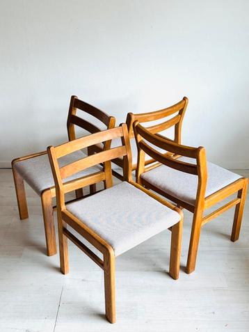 Set van 4 Deense eiken stoelen – jaren ’60 beschikbaar voor biedingen