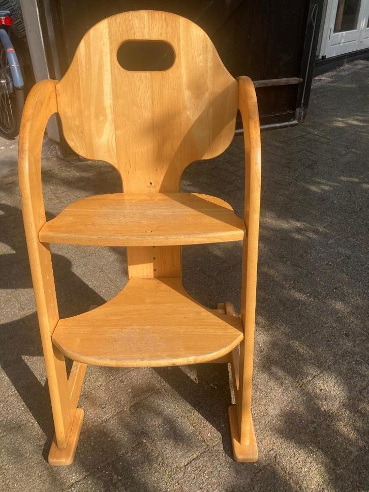 Kinderstoel hout, Kinderen en Baby's, Kinderstoelen, Gebruikt, Meegroeistoel, Aanschuifbaar, Afneembaar eetblad, Ophalen