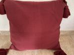 Kussen met 4 Franje Kwastjes Kleur: Bordeaux als Nieuw, Huis en Inrichting, Woonaccessoires | Kussens, Ophalen of Verzenden, Zo goed als nieuw