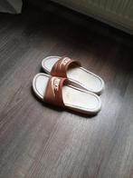 Gedragen NIKE Slippers - Maat 39, Kleding | Dames, Bruin, Ophalen of Verzenden, Gedragen, NIKE