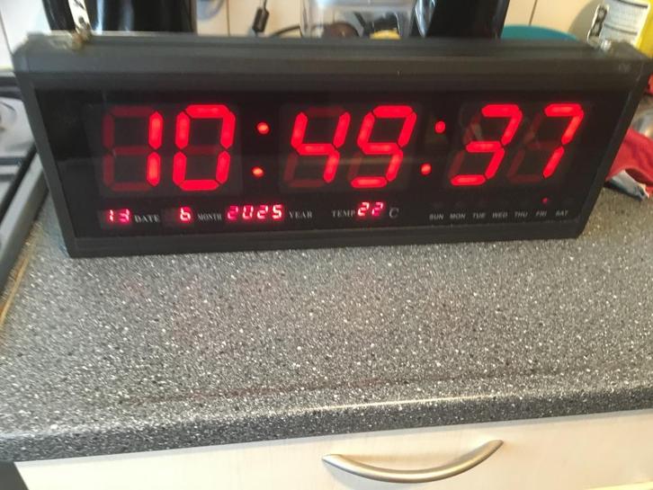 Grote Elektronische LED Digitale Hangende Kalenderklok, Huis en Inrichting, Woonaccessoires | Klokken, Zo goed als nieuw, Wandklok