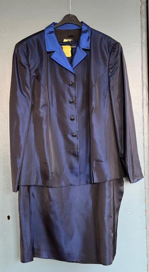 driedelig sjiek mantelpak maat 46, Kleding | Dames, Grote Maten, Zo goed als nieuw, Overige typen, Blauw, Ophalen of Verzenden
