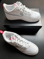 Nike Air Force 1 Low Reflective Swoosh White University Red, Nieuw, Ophalen of Verzenden, Wit, Sneakers of Gympen