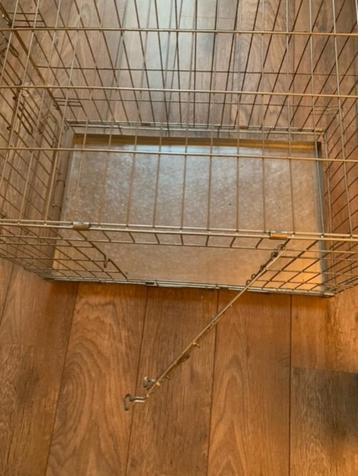 Te koop: Honden Bench 75cm lang x 51cm hoog x 47cm diep beschikbaar voor biedingen