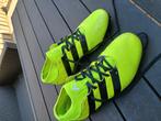 Adidas kunstgras voetbal schoenen, Maat XS of kleiner, Ophalen of Verzenden, Zo goed als nieuw, Schoenen