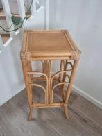 Vintage plantentafeltje van rotan., Huis en Inrichting, Tafels | Bijzettafels, Gebruikt, Vintage, Ophalen of Verzenden, 75 cm of meer