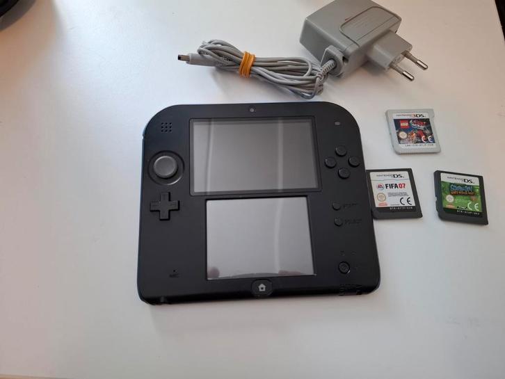 Nintendo 2ds met oplader, 64gb sd kaart en 30+ spelletjes., Spelcomputers en Games, Spelcomputers | Nintendo 2DS en 3DS, Gebruikt