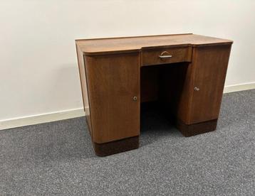 Mooi gevormd vintage Frans bureau in de Art-Deco stijl beschikbaar voor biedingen