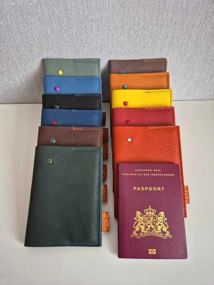 Paspoort houder leer Etweez, Boeken, Overige Boeken, Zo goed als nieuw, Ophalen of Verzenden