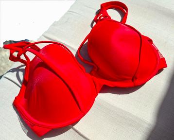 Rode Hunkemöller Bikini Top 70F beschikbaar voor biedingen