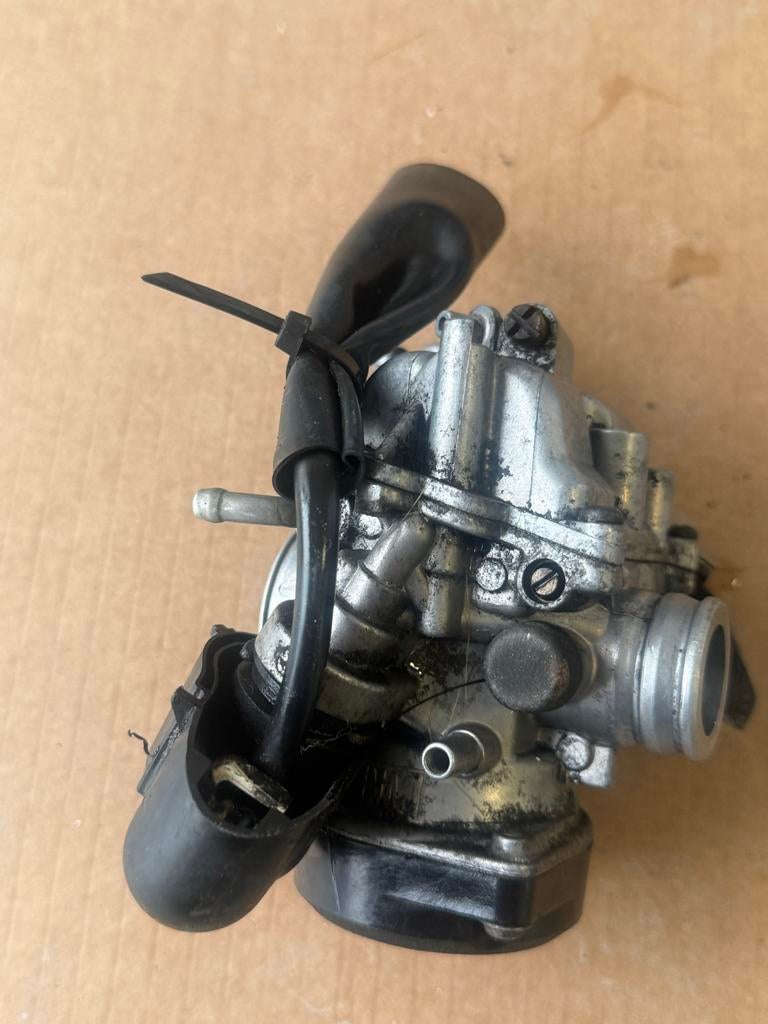 Vespa sprint / primavera carburateur 4t 2v, Ophalen of Verzenden, Gebruikt, Universele onderdelen