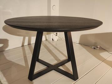 Zwarte ronde eettafel 130 cm beschikbaar voor biedingen