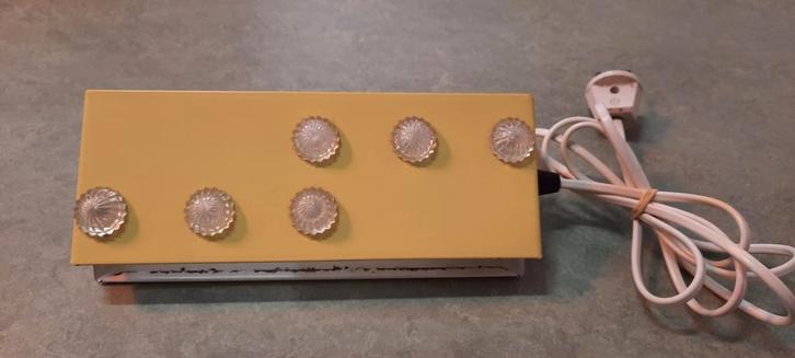 Retro vintage wandlampje, lampje, metalen kap en sterren, Huis en Inrichting, Lampen | Wandlampen, Gebruikt, Metaal, Ophalen of Verzenden