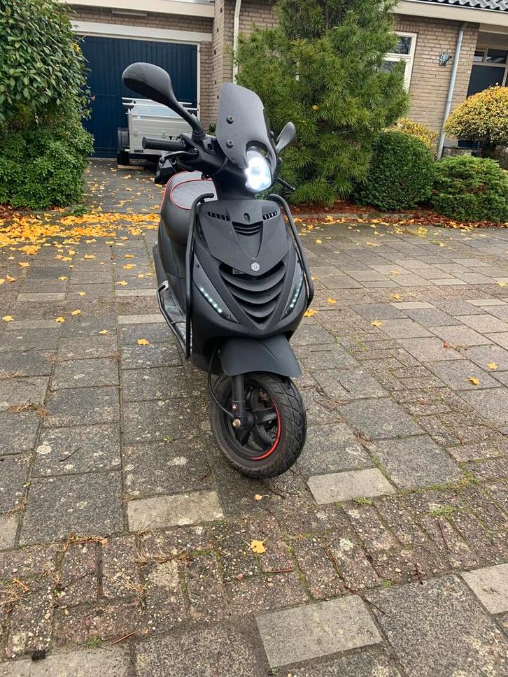 Zip sp 50cc 4takt 2021, Fietsen en Brommers, Scooters | Piaggio, Zo goed als nieuw, Zip, Benzine, Ophalen