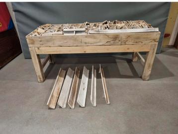 Houten letterbak beschikbaar voor biedingen
