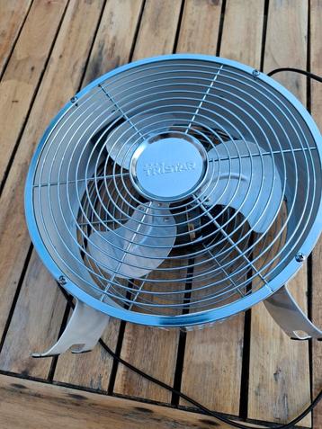 Retro Witte Metalen Ventilator - 25cm beschikbaar voor biedingen