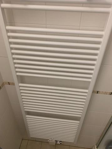 Mooie, design radiator / handdoeken-radiator. In prima staat beschikbaar voor biedingen