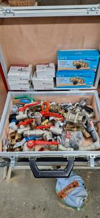 Kist vol kranen en afsluiters (13 kg), Ophalen, Zo goed als nieuw, Overige typen