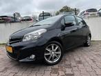 Toyota Yaris 1.3 VVT-i Dynamic/AUTOMAAT/PANO/CAMERA/CLIMA/TR, Euro 5, Stof, Gebruikt, Zwart