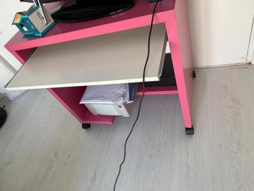 Computer bureau (Roze kleur ) beschikbaar voor biedingen