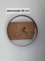 Houten Wandklok met Metalen Ring, Huis en Inrichting, Woonaccessoires | Klokken, Ophalen of Verzenden, Zo goed als nieuw, Analoog