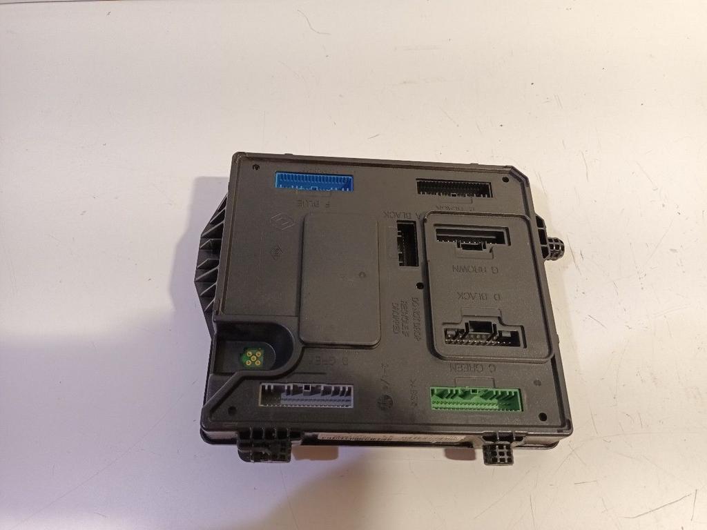 Computer body control Renault Mégane, Onderdelen@venauto.nl, Van der Ven Autorecycling B.V., Gebruikt, Ettenseweg 76, 4706 PB Roosendaal, The Netherlands