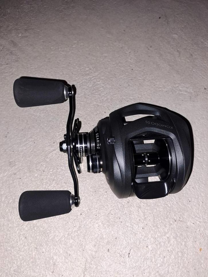 Okuma komodo reel, Watersport en Boten, Hengelsport | Roofvissen, Nieuw, Molen, Ophalen of Verzenden