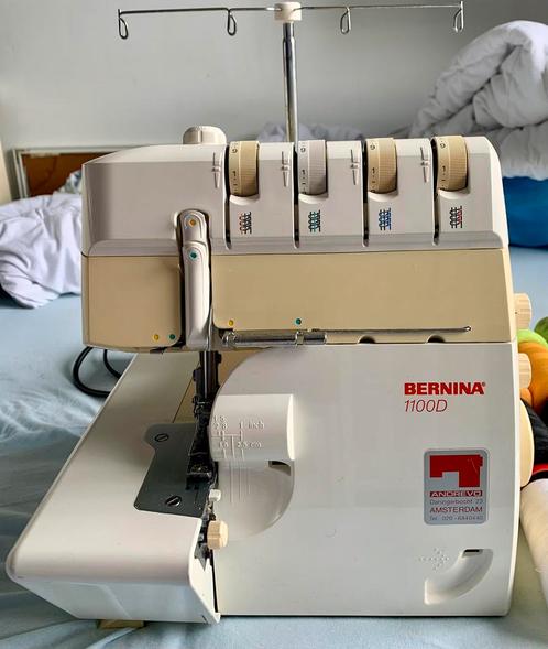 Bernina 1100D overlockmachine + 24 cones garen, Hobby en Vrije tijd, Naaimachines en Toebehoren, Zo goed als nieuw, Lockmachine