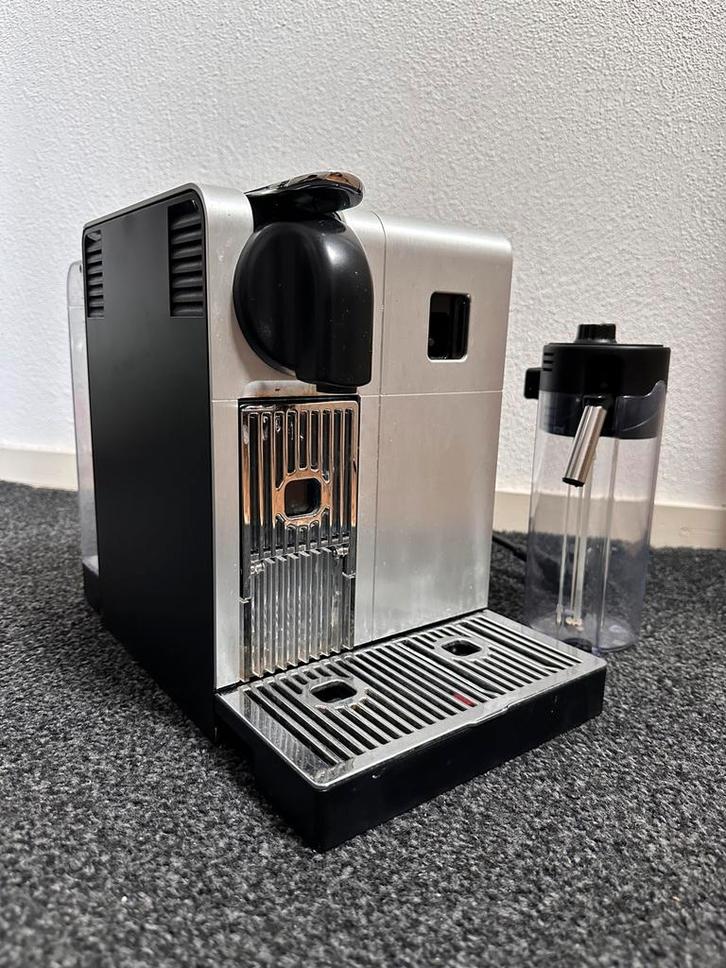 Nespresso Lattissima Pro EN750 - De'Longhi, Witgoed en Apparatuur, Koffiezetapparaten, Gebruikt, Koffiepads en cups, Espresso apparaat