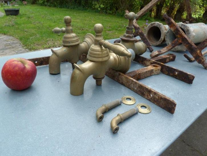 oude dubbele keukenhandpomp met 2 messing plugkranen, Antiek en Kunst, Curiosa en Brocante, Ophalen