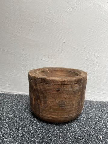 Houten potje beschikbaar voor biedingen