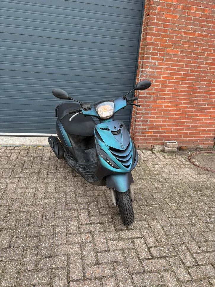 Piaggio zip 4 takt (2V) kameleon, Fietsen en Brommers, Scooters | Piaggio, Gebruikt, Zip, Maximaal 25 km/u, Benzine, Ophalen