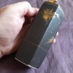 Japan: Sake Kruik Whistling Bird Aardewerk Zwart Goudluster