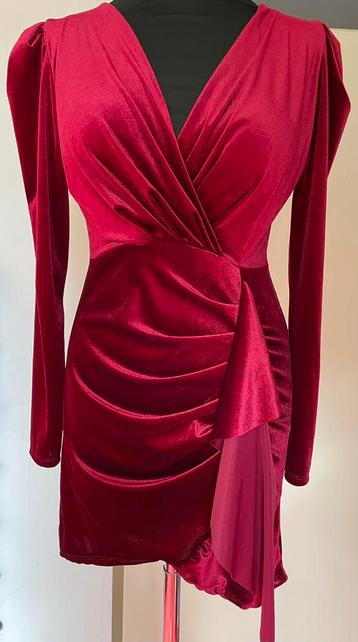 Fluwelen Bordo kort jurk. Maat: 36 beschikbaar voor biedingen