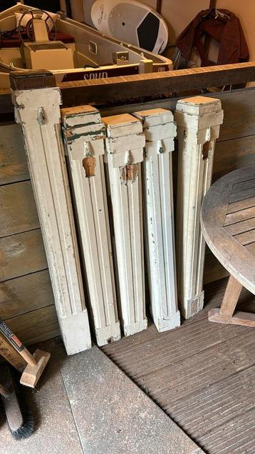 Oude massief houten trappalen beschikbaar voor biedingen