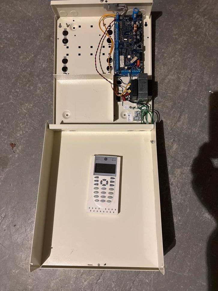 Aritech ATS 1000A-IP Alarmsysteem Centrale, Doe-het-zelf en Verbouw, Alarmsystemen, Gebruikt, Compleet systeem, Overige soorten