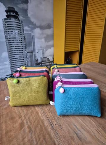 Leren macaron etui Etweez beschikbaar voor biedingen